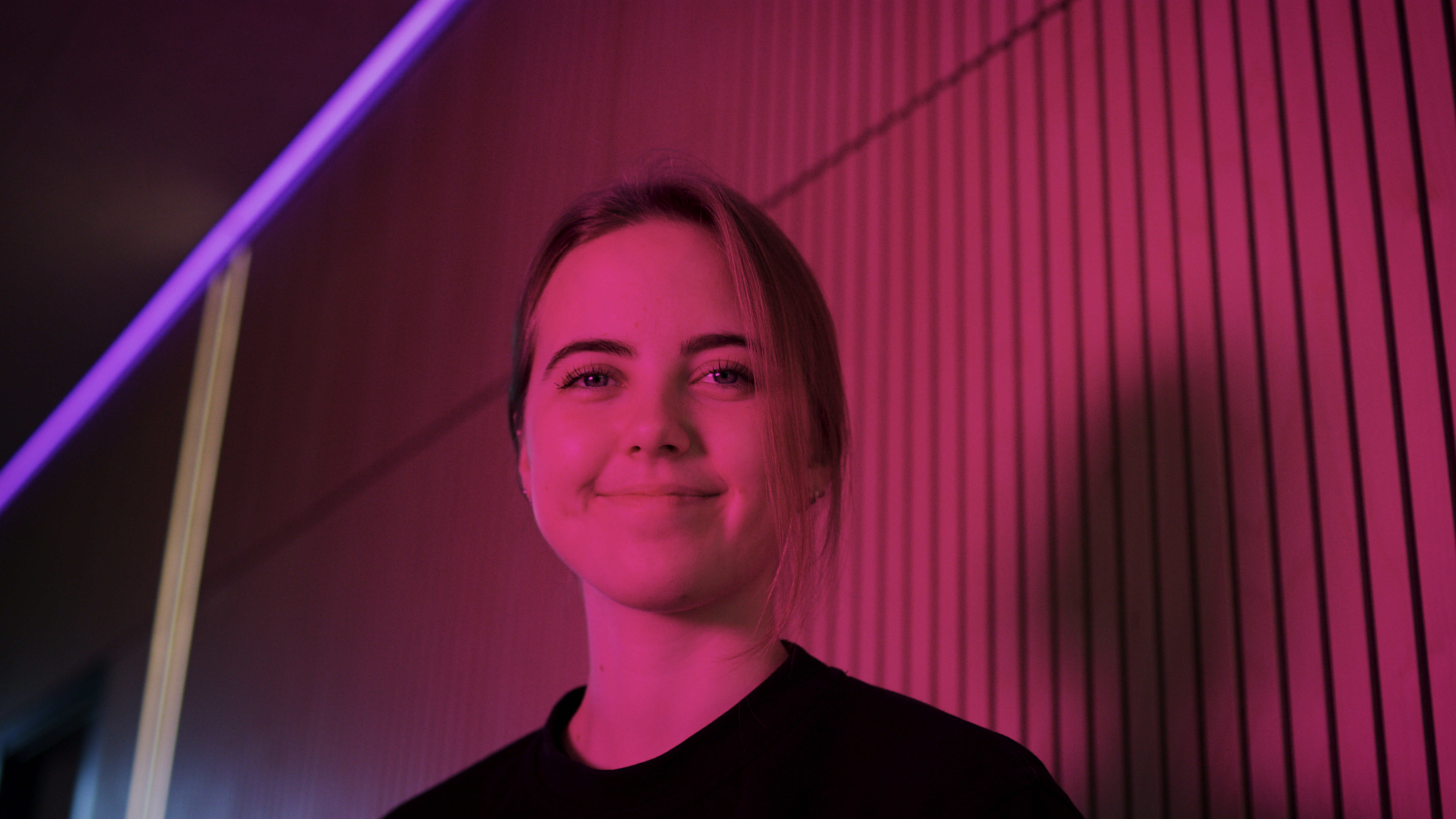 Billede af ung kvinde som studerer til elektriker